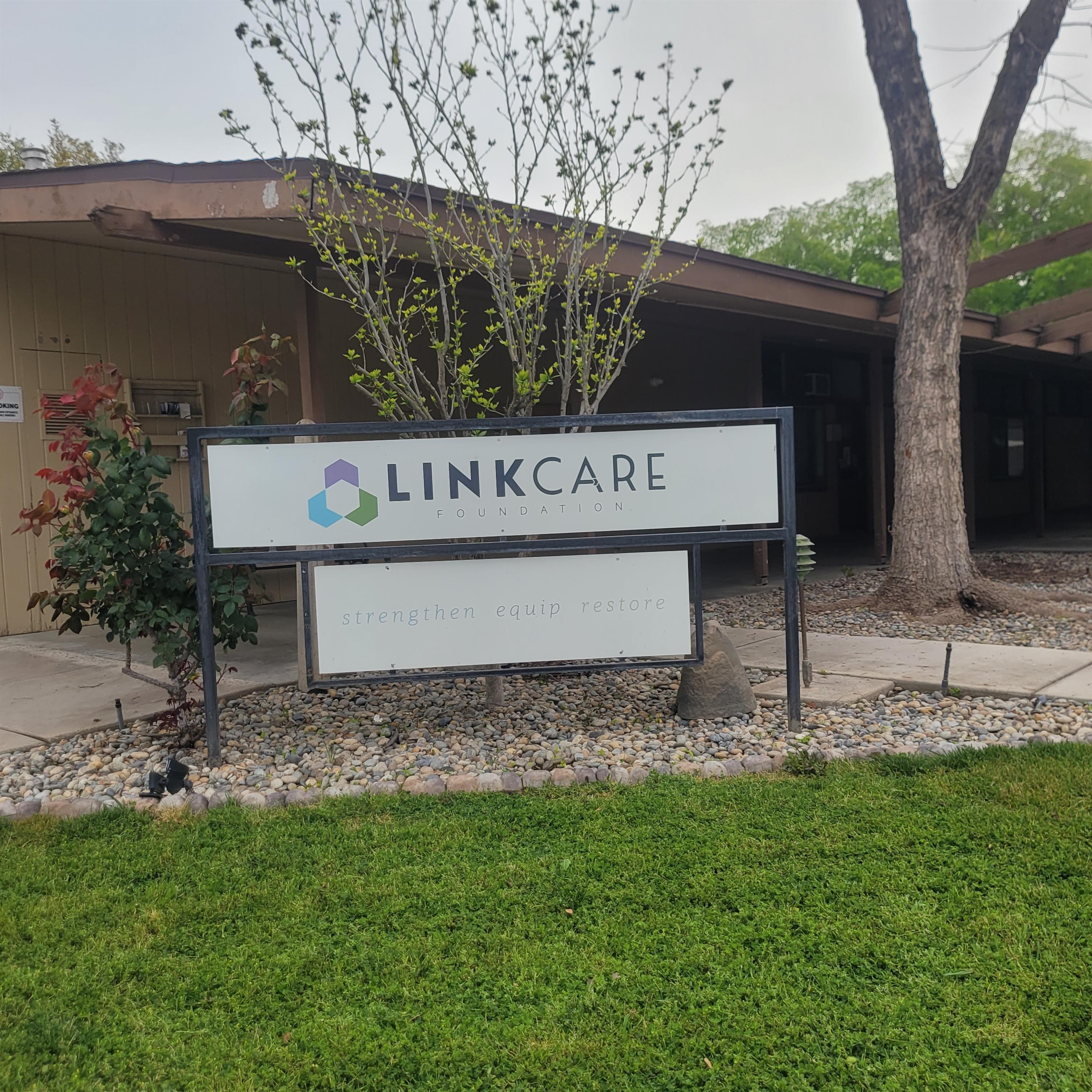 1718 W. Shaw Ave-C